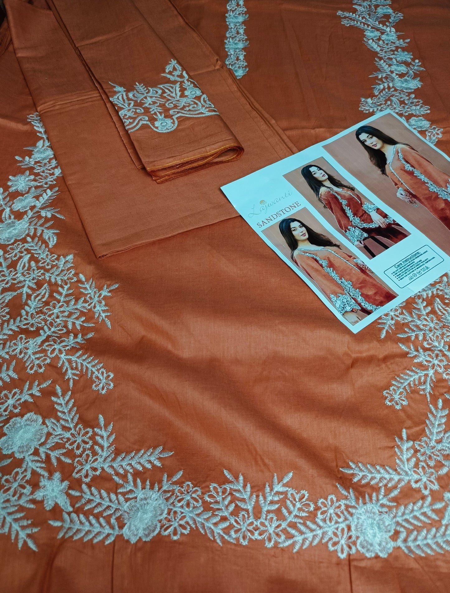 Unstitched - Lawn 2pc Embroidered Suit