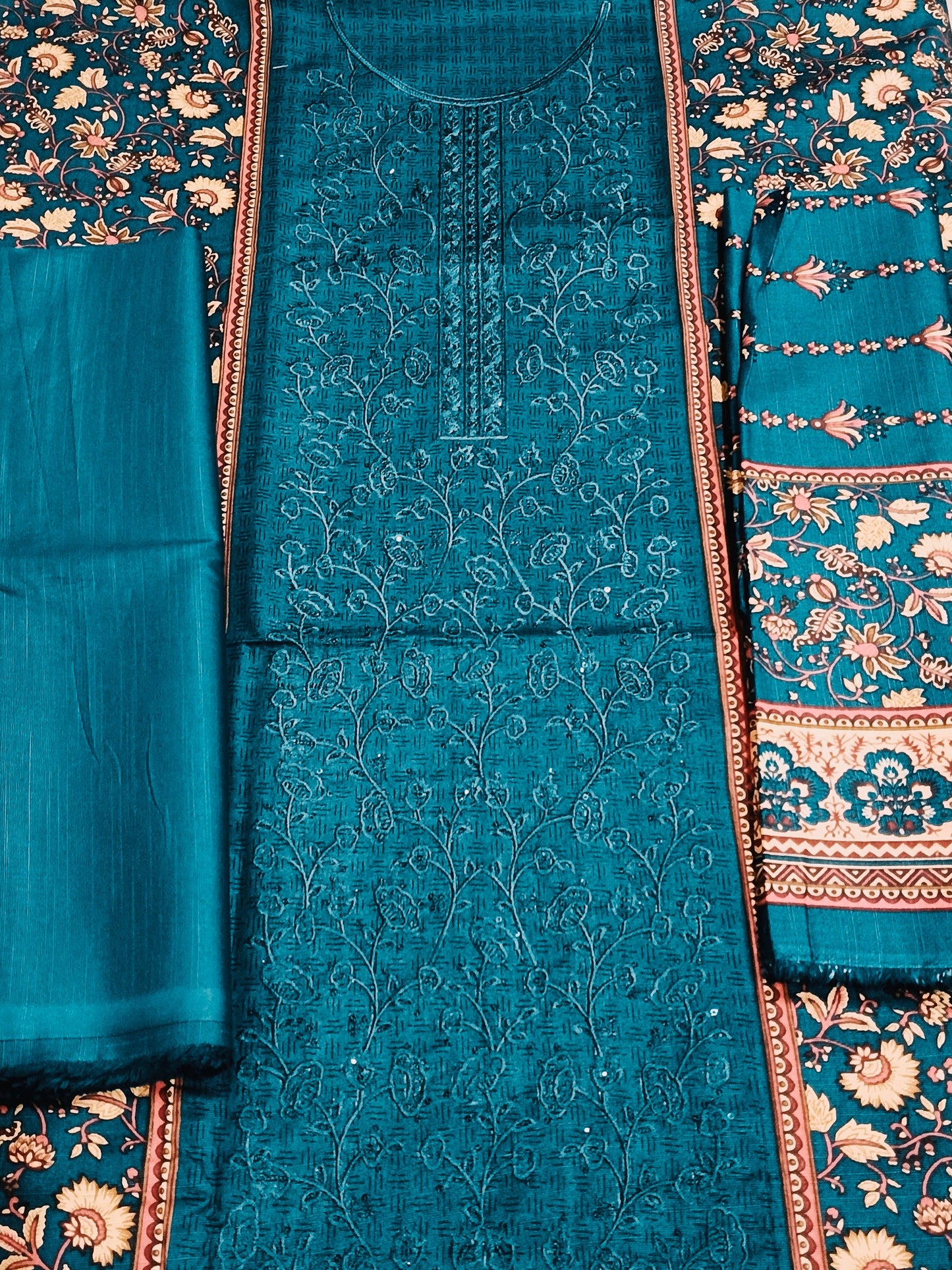 Unstitched - Khaddar 3pc Embroidered Suit