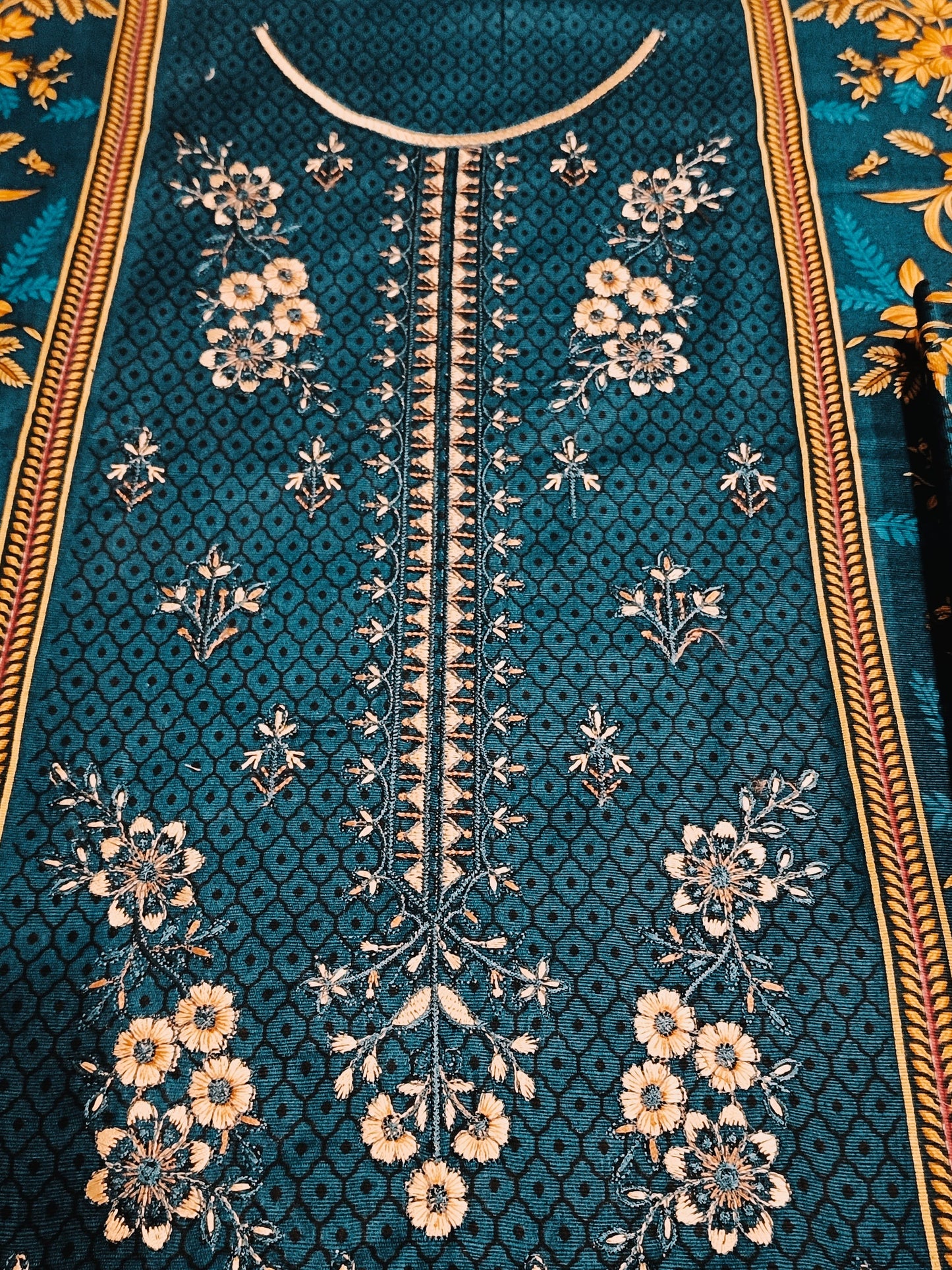 Unstitched - Khaddar 3pc Embroidered Suit