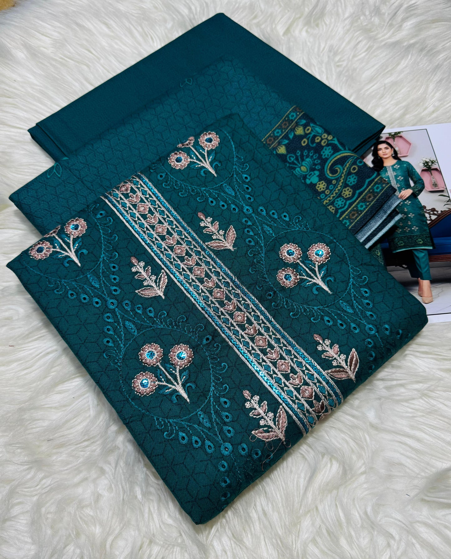 Unstitched - Dhanak 3pc Embroidered Suit