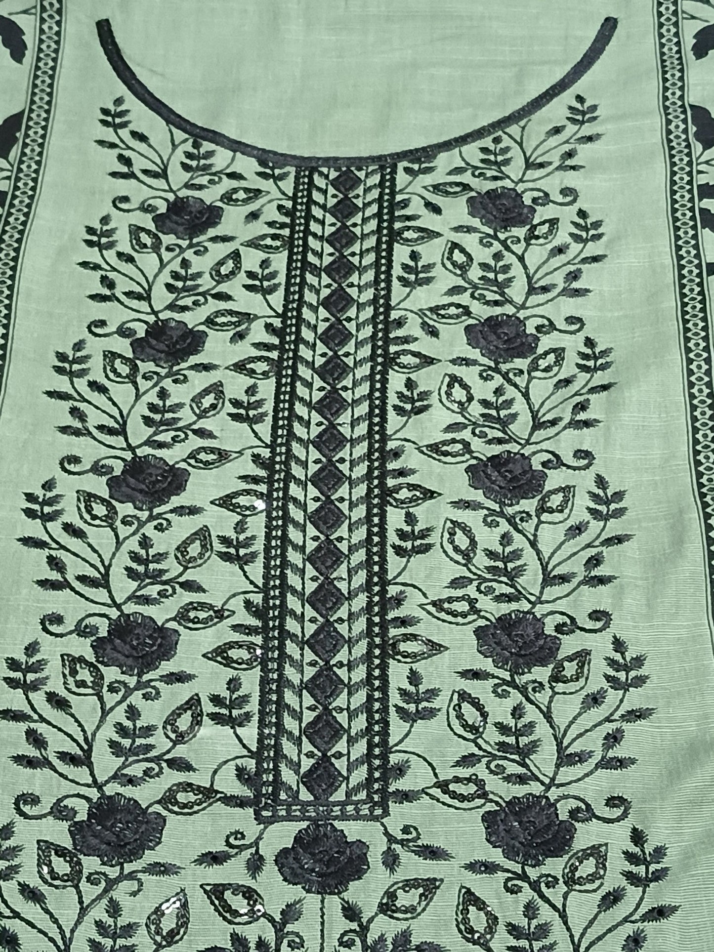 Unstitched - Khaddar 3pc Embroidered Suit