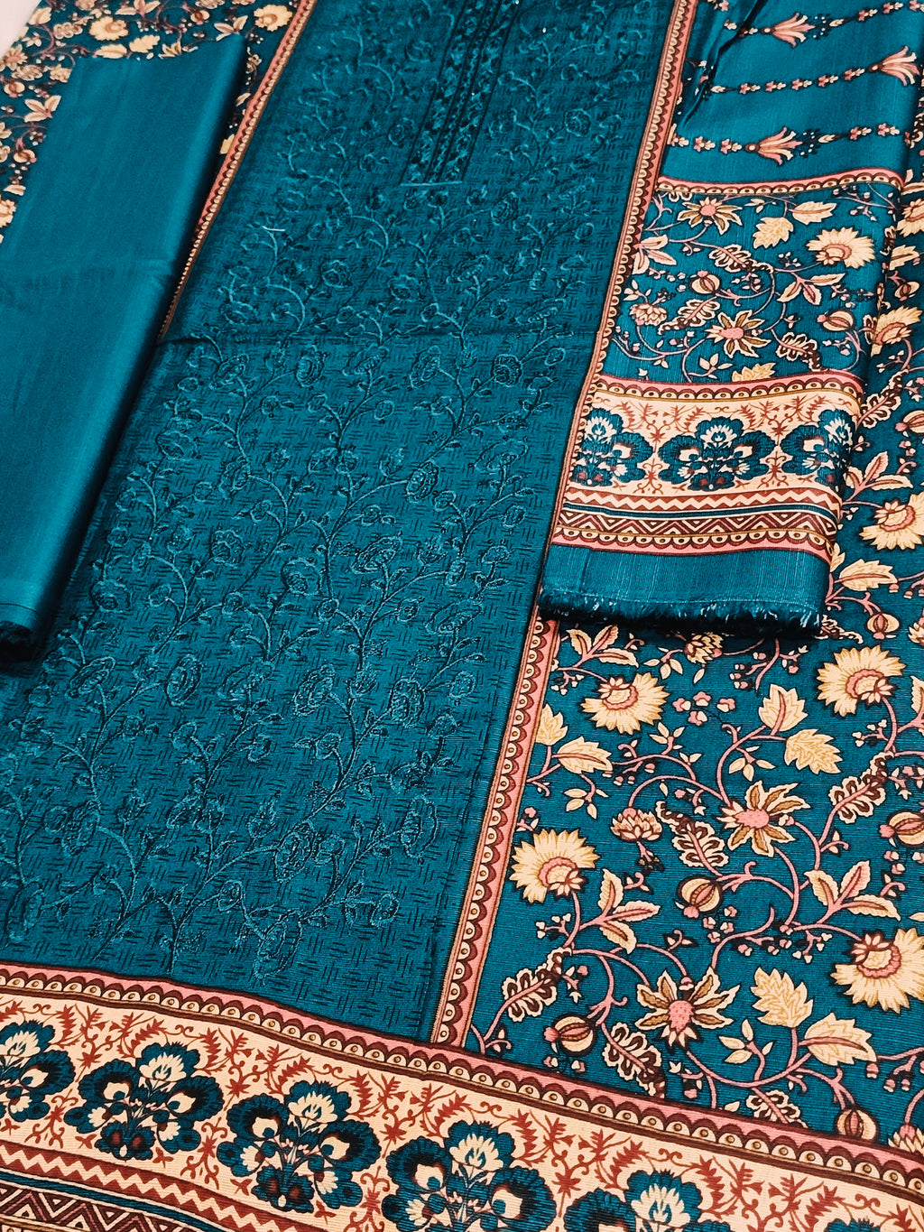 Unstitched - Khaddar 3pc Embroidered Suit