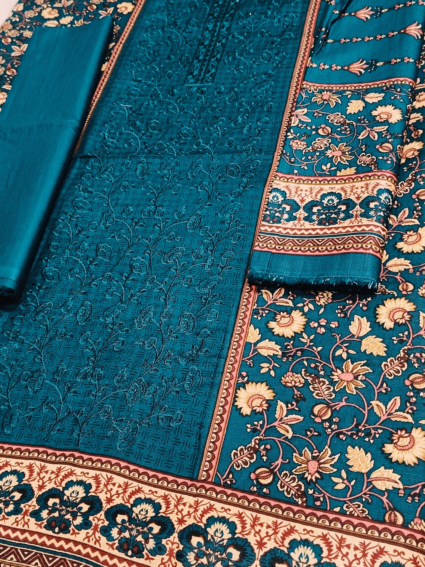 Unstitched - Khaddar 3pc Embroidered Suit
