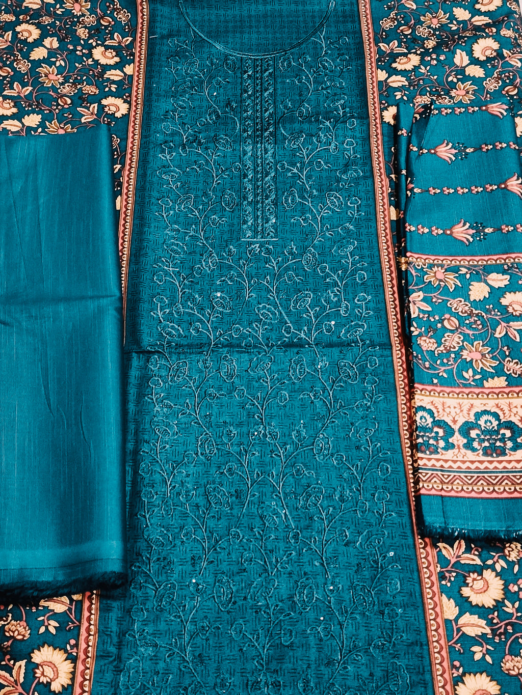 Unstitched - Khaddar 3pc Embroidered Suit