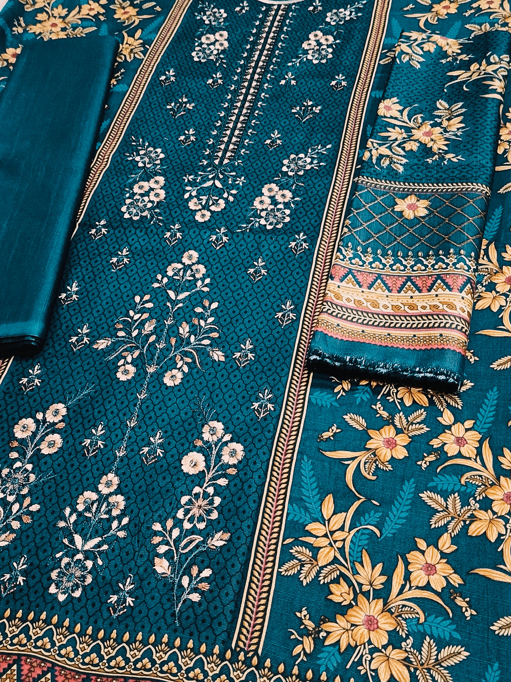 Unstitched - Khaddar 3pc Embroidered Suit