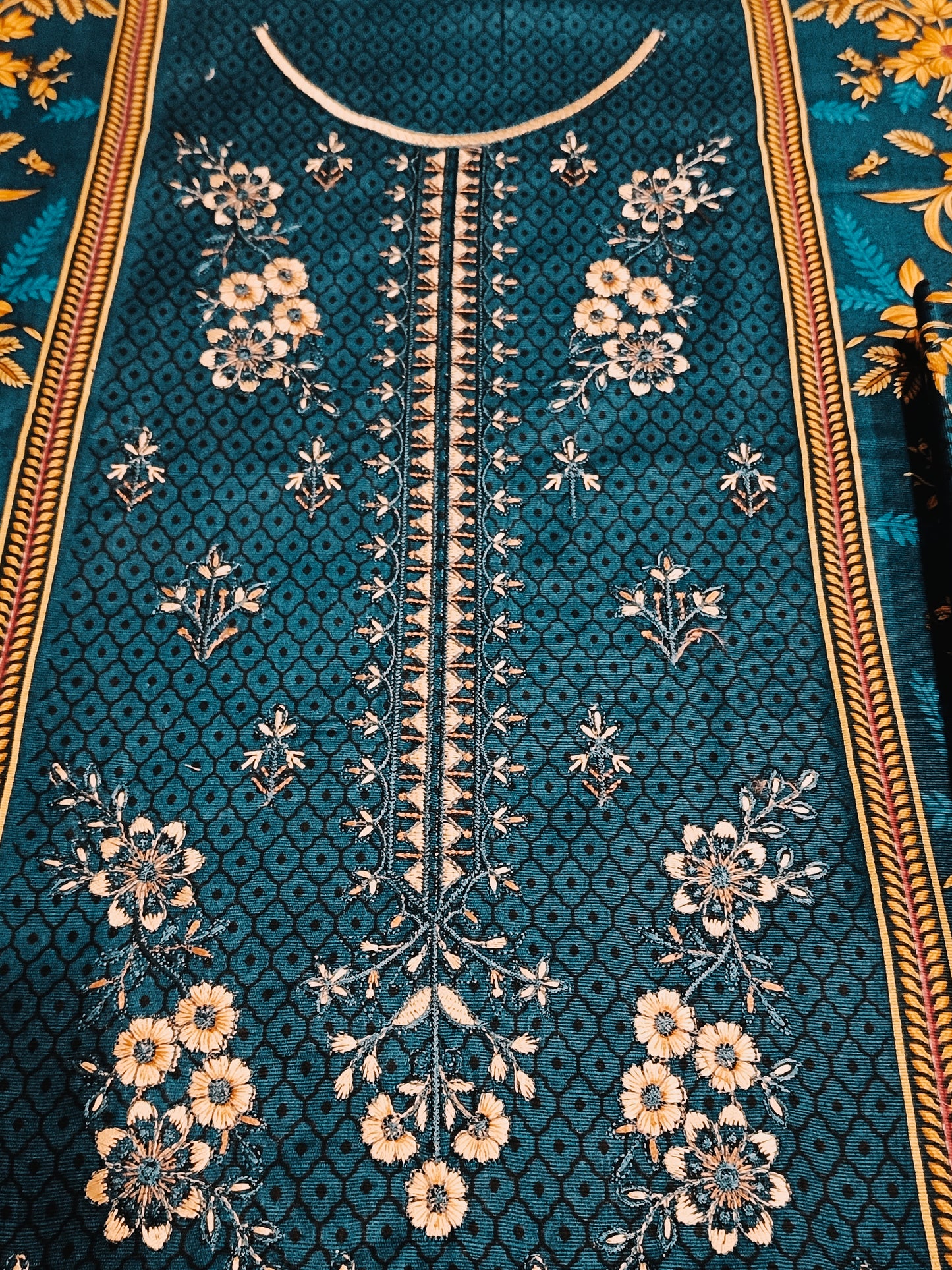 Unstitched - Khaddar 3pc Embroidered Suit