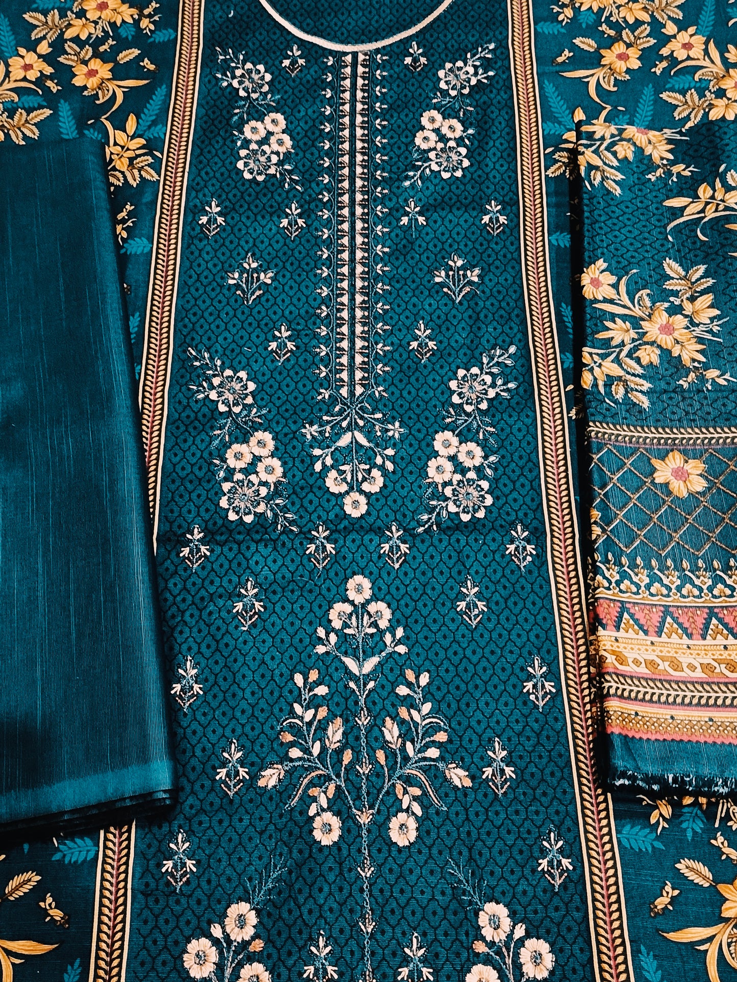 Unstitched - Khaddar 3pc Embroidered Suit