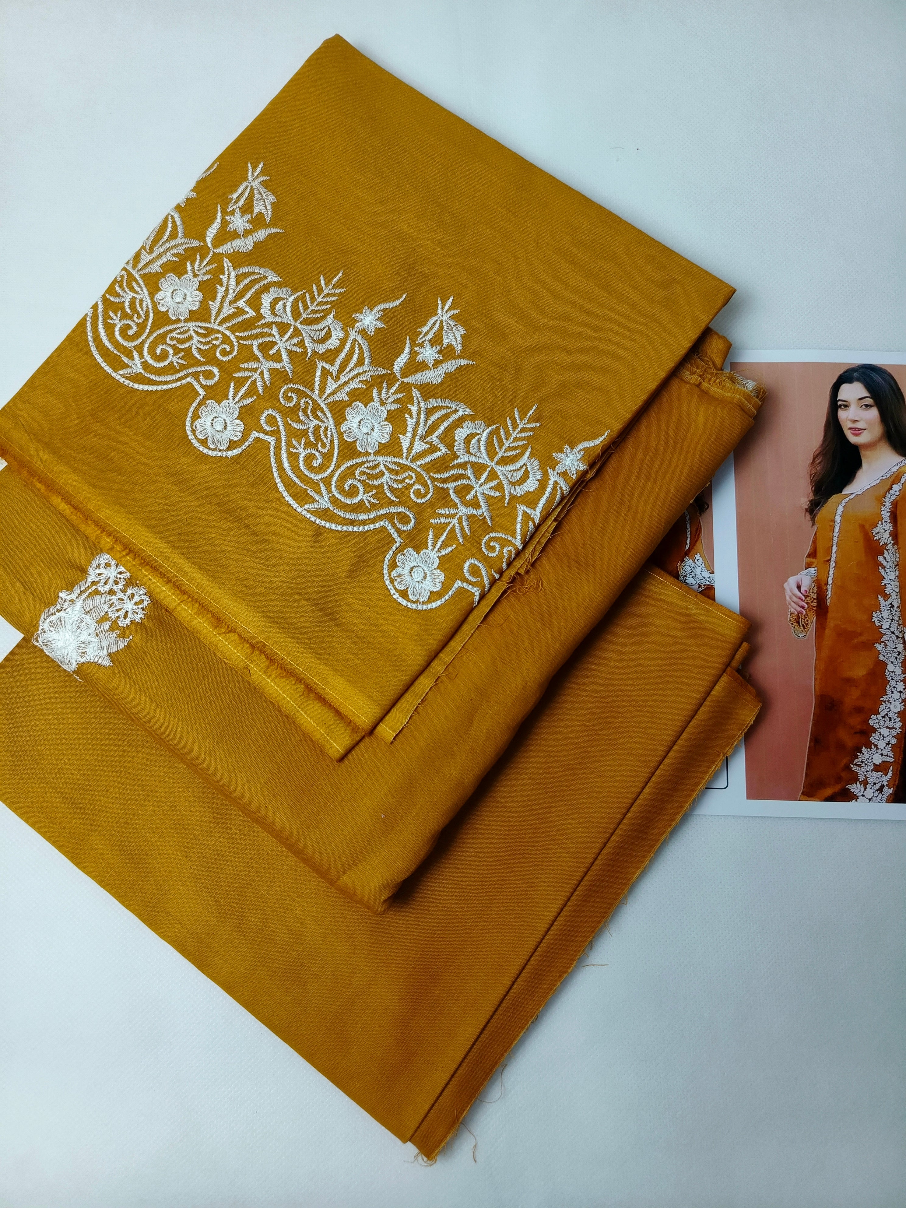 Unstitched - Lawn 2pc Embroidered Suit