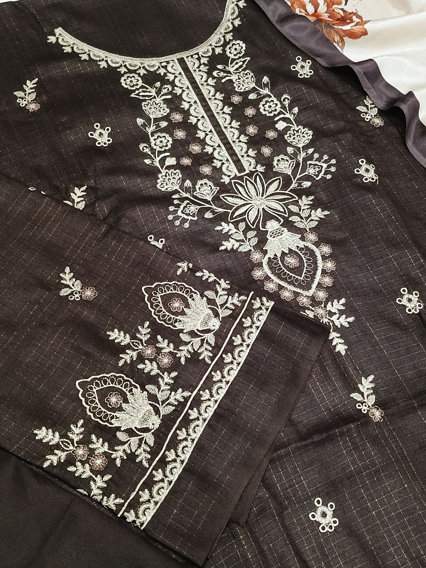 Unstitched - Dhanak 3pc Embroidered Suit