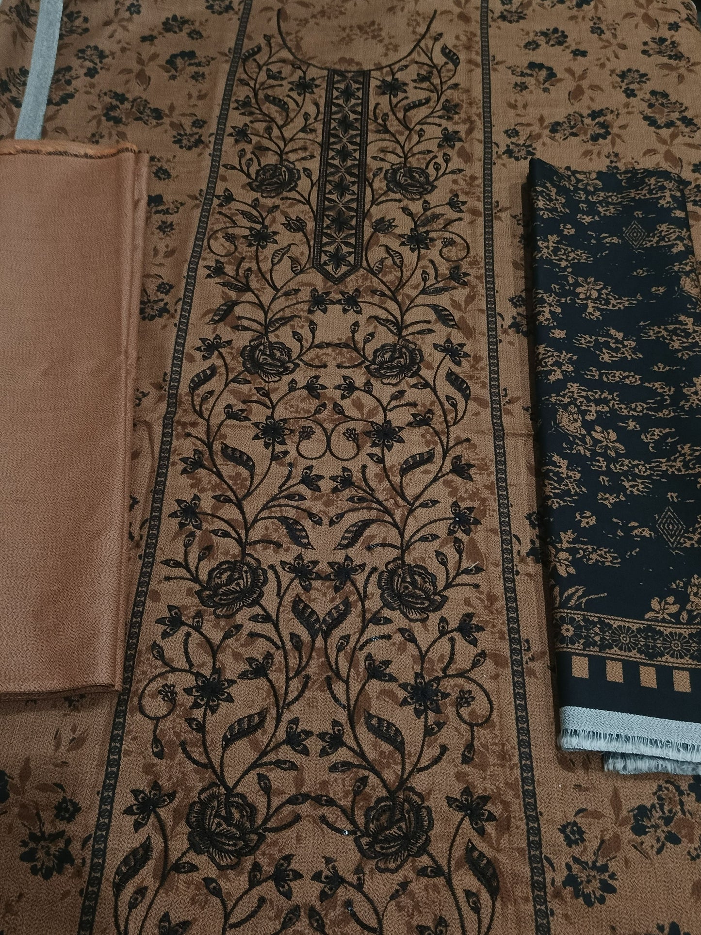 Unstitched - Dhanak 3pc Embroidered Suit