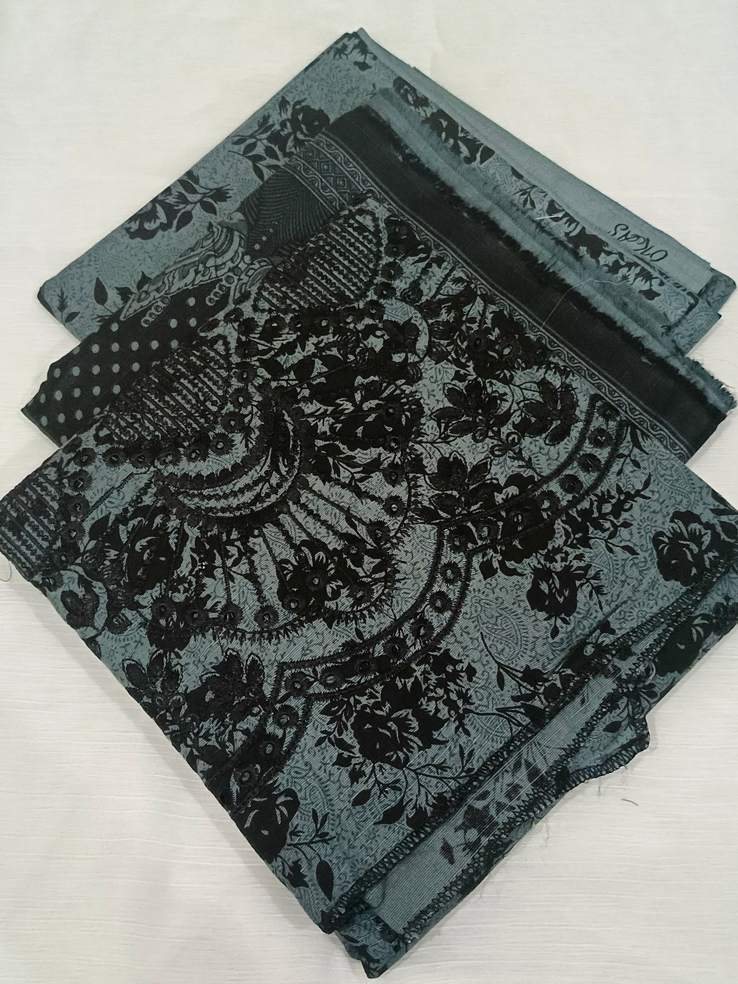 Unstitched - Khaddar 3pc Embroidered Suit