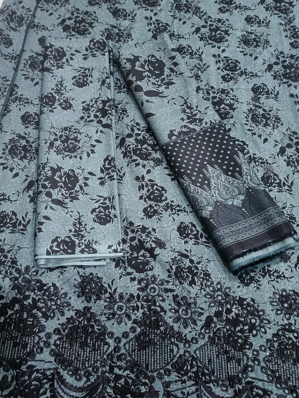 Unstitched - Khaddar 3pc Embroidered Suit