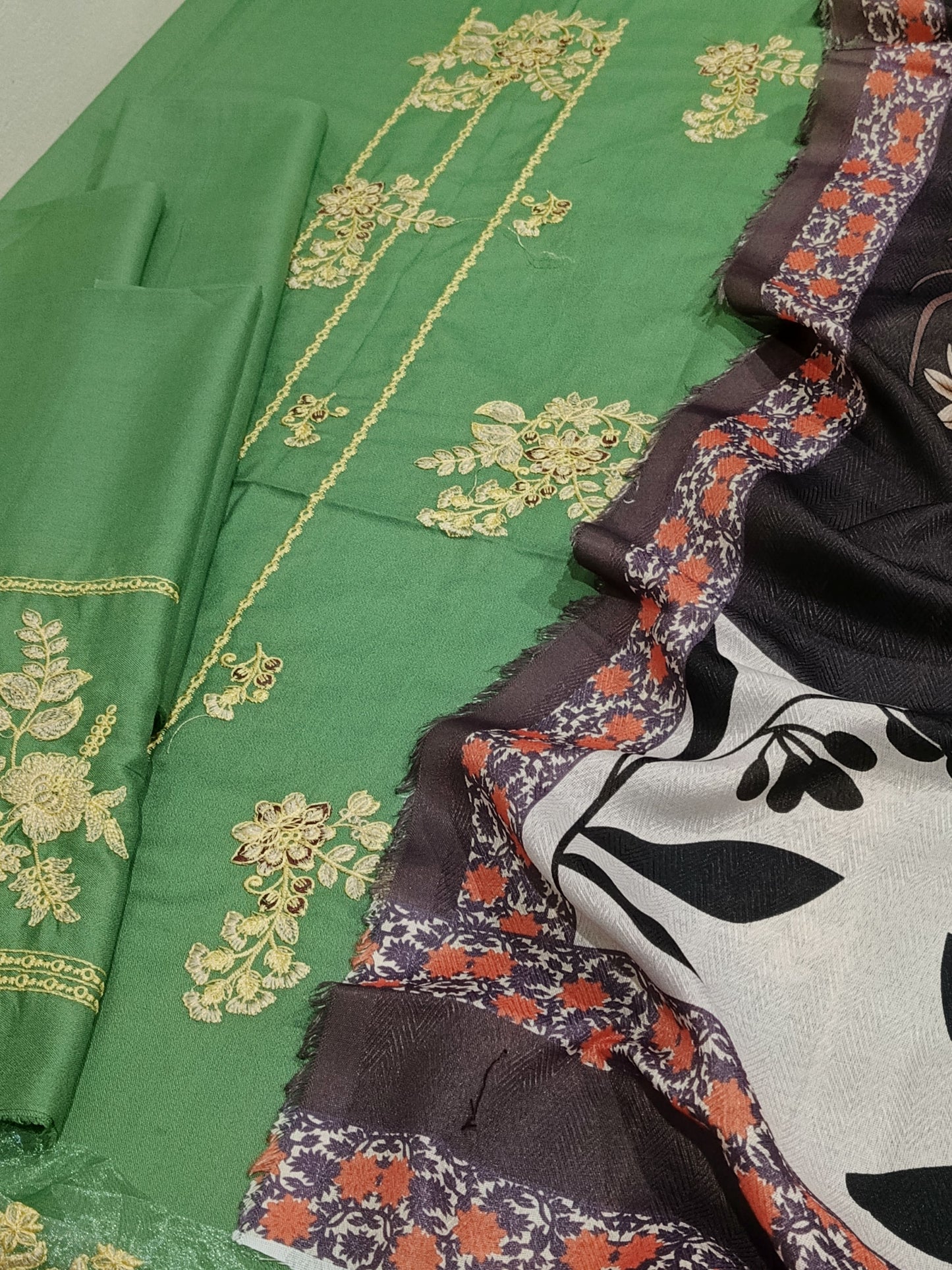 Unstitched - Dhanak 3pc Embroidered Suit