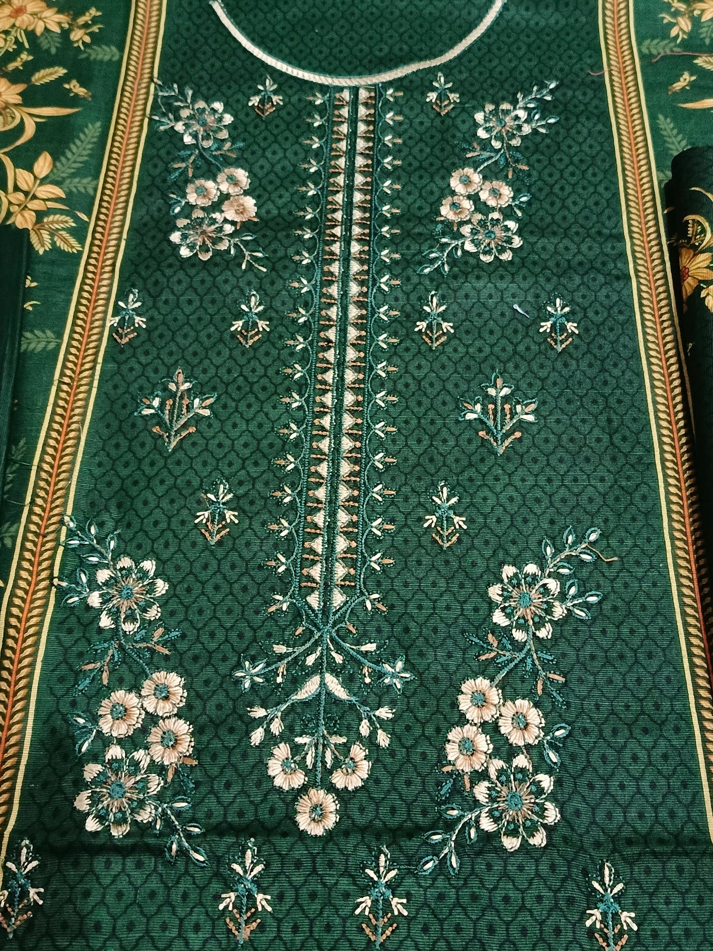 Unstitched - Khaddar 3pc Embroidered Suit