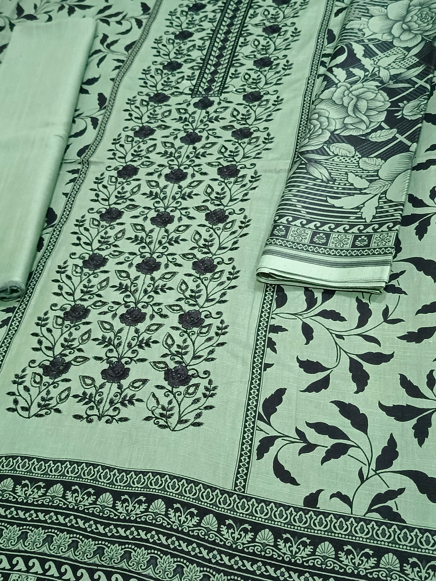 Unstitched - Khaddar 3pc Embroidered Suit