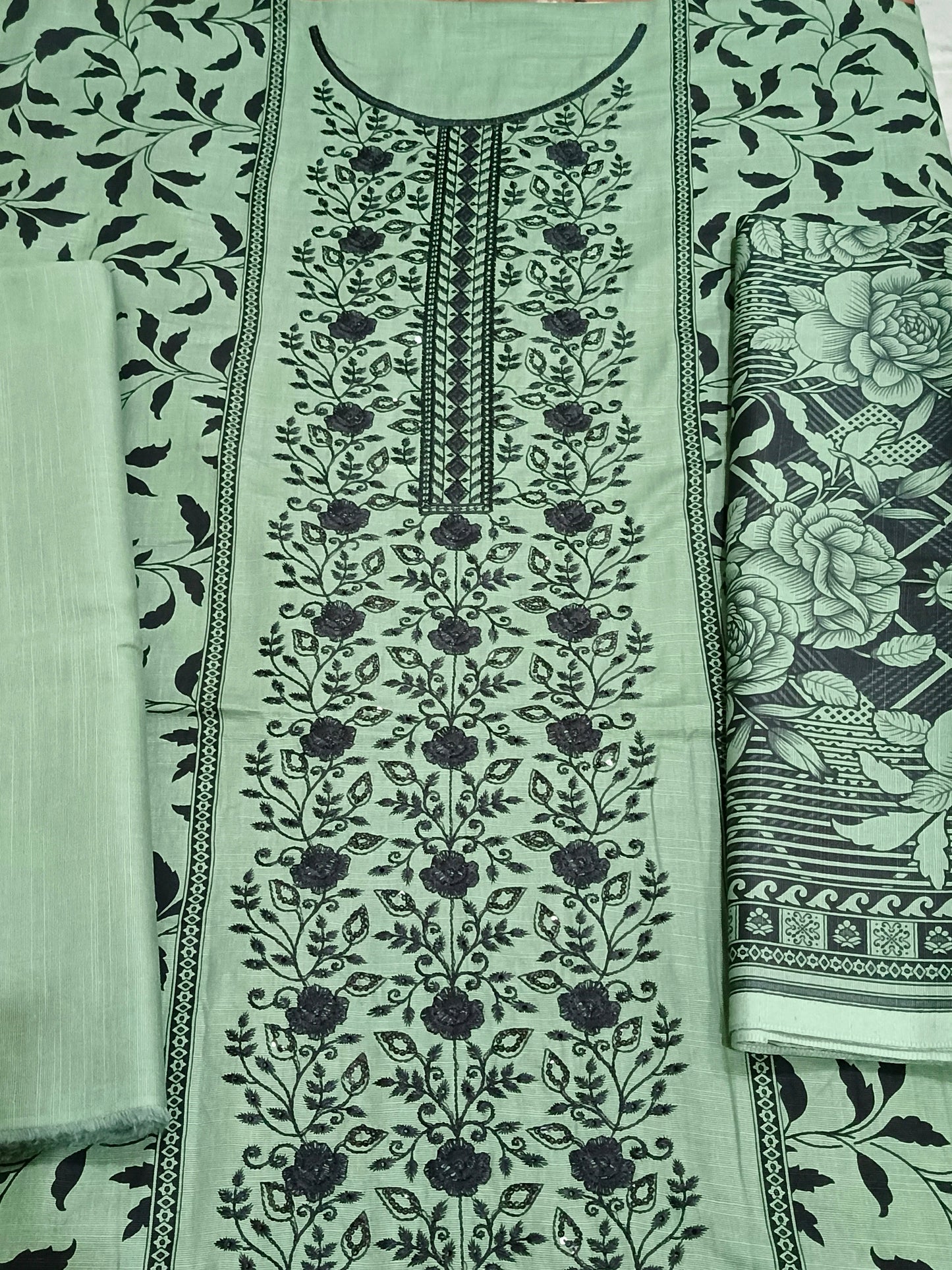 Unstitched - Khaddar 3pc Embroidered Suit